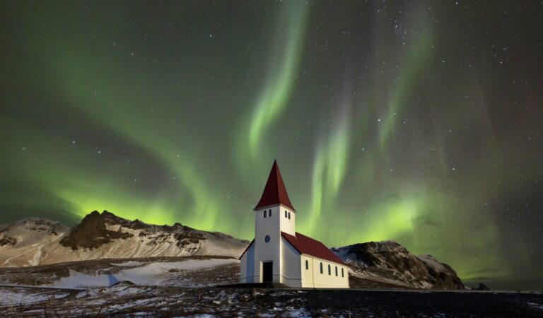 Reykjavik in Winter: 48-Hour Northern Lights Itinerary, Geothermal Spas & Golden Circle Tips